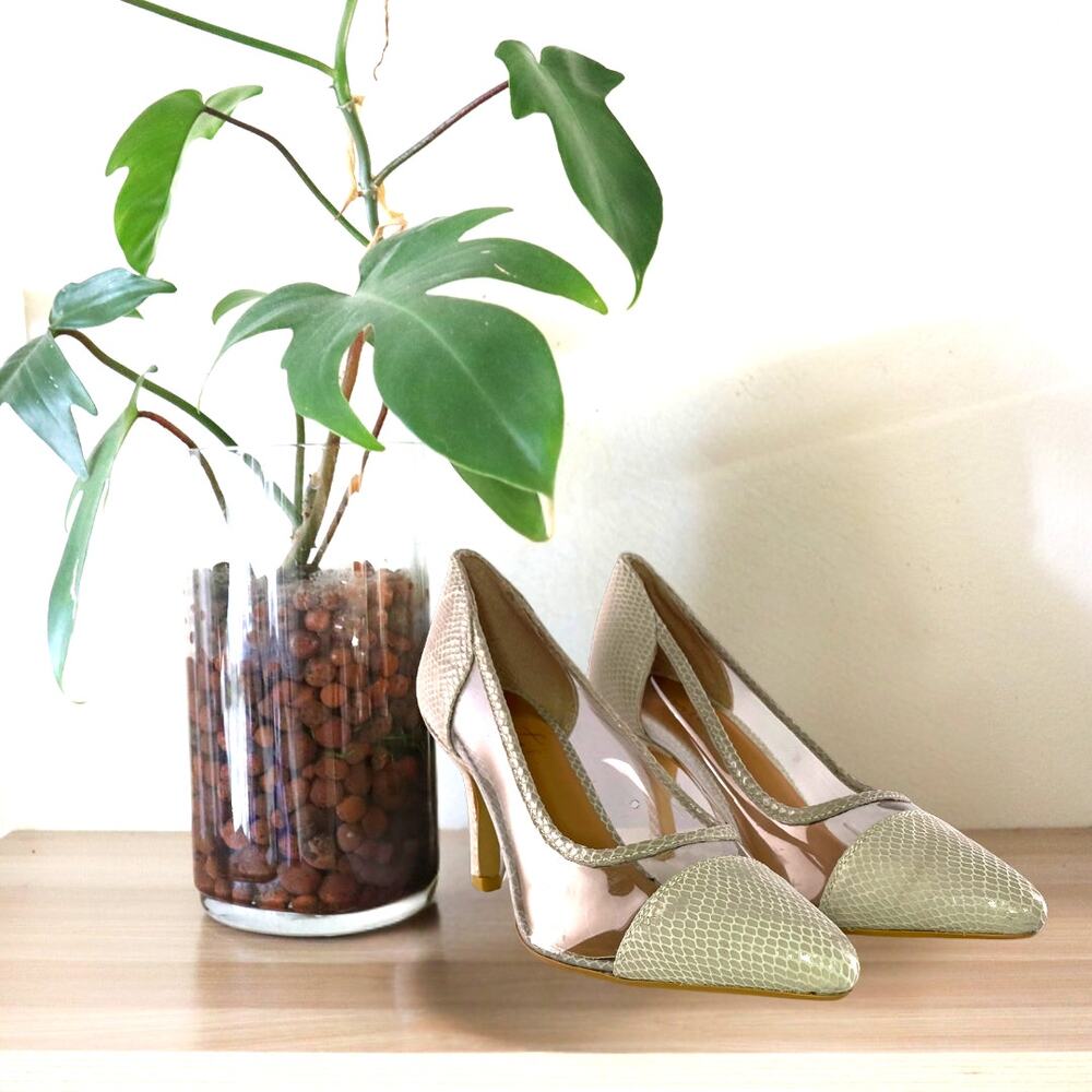 Journee Collection Gabbie Grey & Vinyl Snake Embossed Pointed Toe Pump Size 9